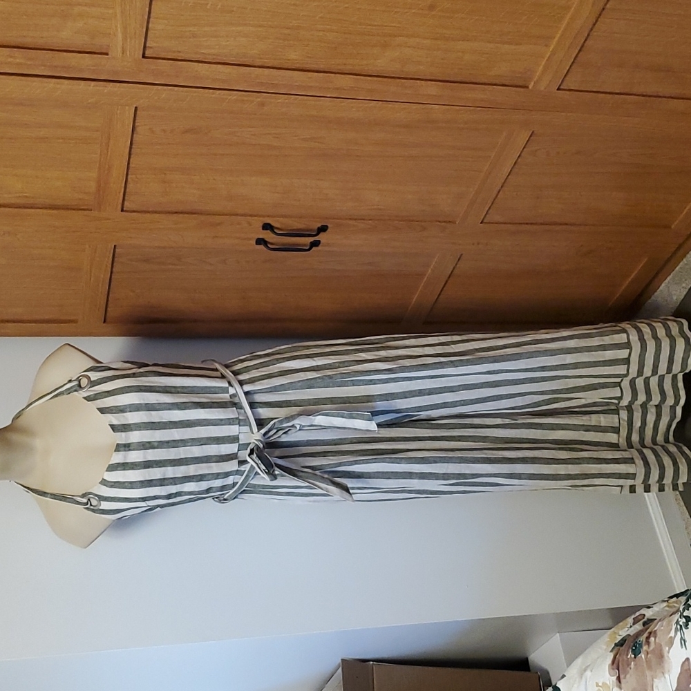 Romeo & Juliet Couture Linen Blend Jumpsuit sz M NWT